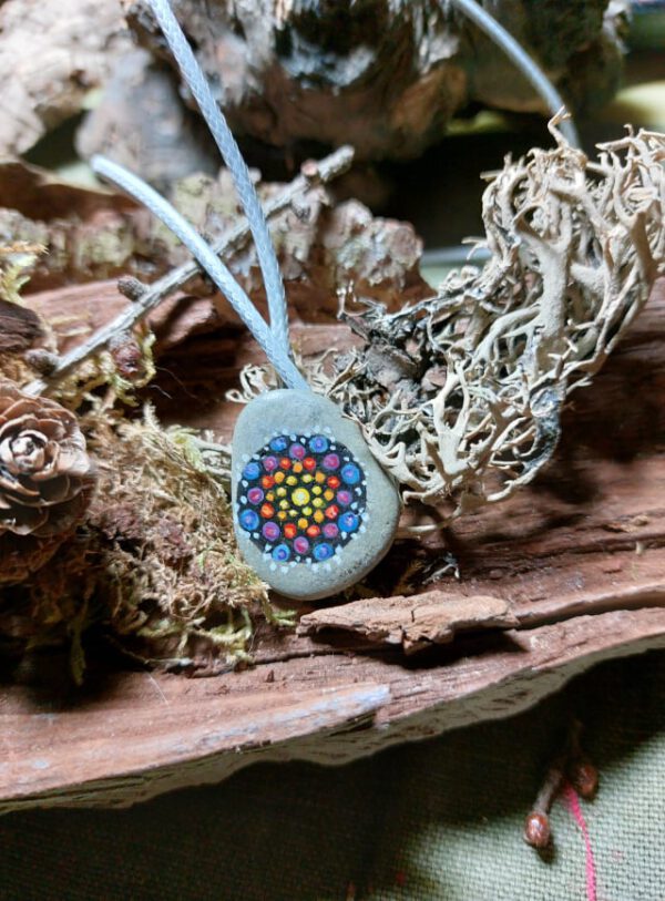 Anhänger Mandala mit blauen Punkten Anhänger Mandala mit blauen Punkten Anhänger Mandala mit blauen Punkten